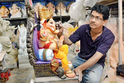Meet WR's coach painters who fashion Ganpati statues post work