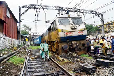 Mumbai: Derailed engine shames CR in front of top boss