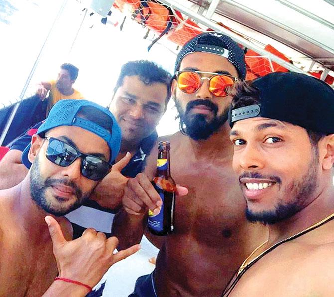 Stuart Binny (left), masseur Arun Kanade, KL Rahul and Umesh Yadav. Pic/Umesh Yadav Instagram account