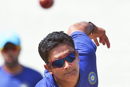 Video: India head coach Anil Kumble still possesses the 'bowler' in him