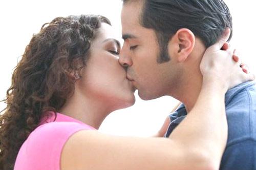 Women like indulging in lengthy kissing sessions