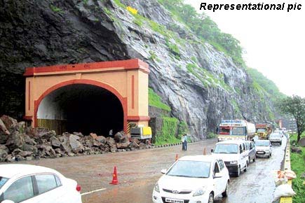 Senior executive, wife killed in accident on Mumbai-Pune Expressway