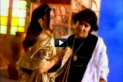 Flashback Video: When Smriti Irani danced with Mika Singh