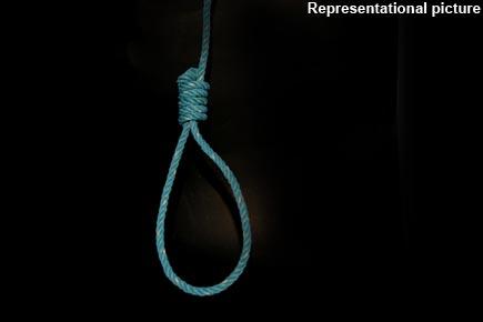 Frustrated over being short, 4-ft tall Mumbai woman hangs herself