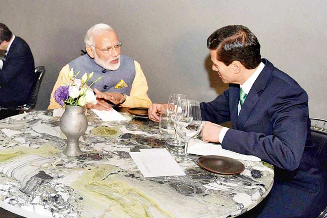 Diplomacy over dinning table: Prime Minister Narendra Modi and Mexican President  Enrique Pena Nieto have dinner at a restaurant in Mexico City yesterday. Pic/PTI