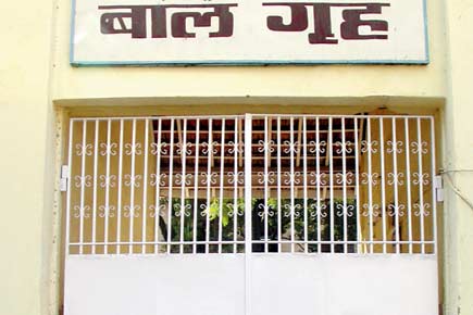 5 juveniles assault caretakers, escape from Pune home
