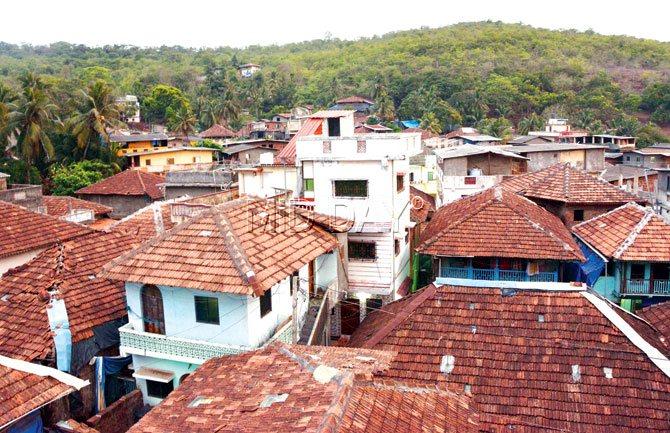 The village which lies on the Ratnagiri coast has a population of 6.500