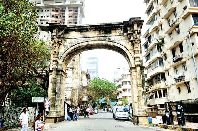The arch leads to Parsee General Hospital, Warden Road