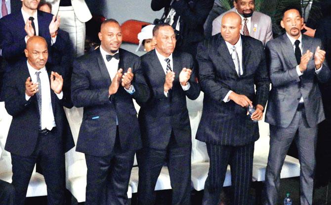 Pallbearers Mike Tyson (extreme left), Lennox Lewis, Mike Moorer (second from right) and Will Smith (extreme right) 