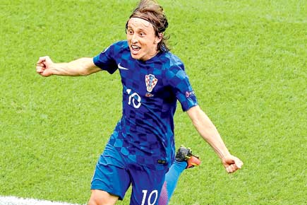 Euro 2016: Luka Modric stunner sees Croatia pip Turkey