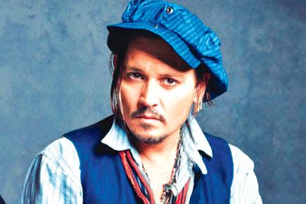 Johnny Depp chills out with belly dancers amid divorce crisis