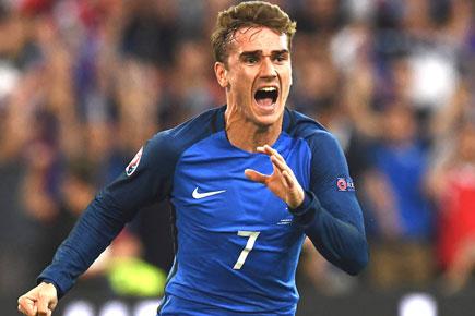 Euro 2016: France leave it late to beat Albania 2-0