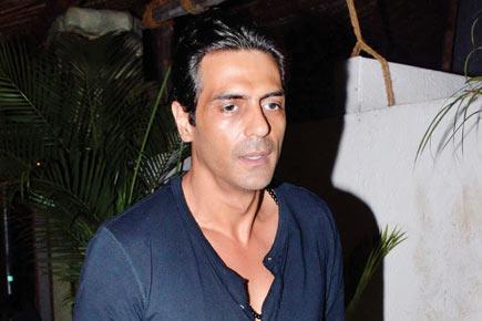 Casual and classy Arjun Rampal spotted in Bandra 