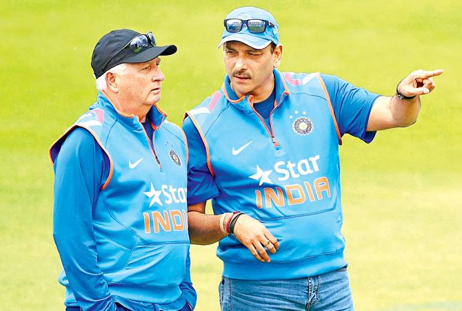  Ravi Shastri (right) with then India coach Duncan Fletcher during a practice session at Trent Bridge, England in 2014. Pic/Getty Images
