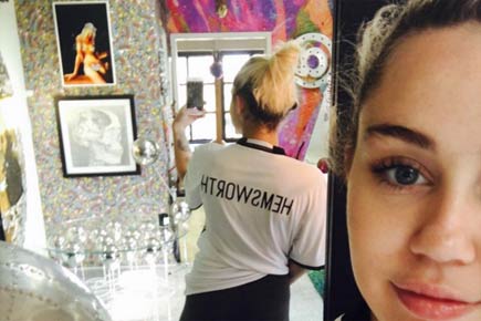 Miley Cyrus posts a selfie in 'Hemsworth' t-shirt