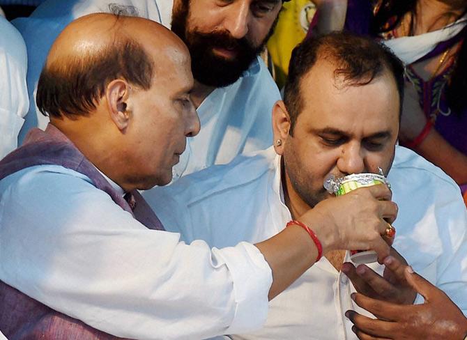 New Delhi : BJP MP Mahesh Giri breaks his fast in the presence of Home Minister Rajnath Singh and other BJP leaders in New Delhi