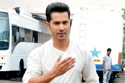 Going desi! Varun Dhawan spotted in traditional avatar in Bandra