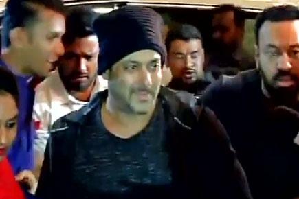 Did Salman Khan smirk when asked if he would apologise for 'rape' remark?