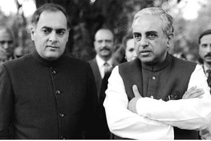 Throwback Thursday: Guess who is standing next to Rajiv Gandhi?