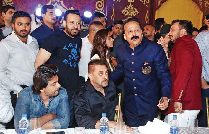 Once the VIPs spent their time on the red carpet, giving their due time to the media, actors Katrina Kaif and Salman Khan were escorted by Baba and his son Zeeshan to their seats at the 80-feet-long table. For those who couldn’t get close enough, an LED screen was installed at another end