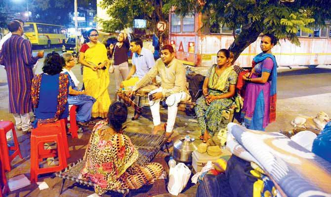 Participants, who attended the Kamathipura Night Walk, held on May 27 by RaahGeer — a city-walk organisation founded by architect Deepa Nandi — were exposed to the changing dynamics of the area. PIC/PRADEEP DHIVAR