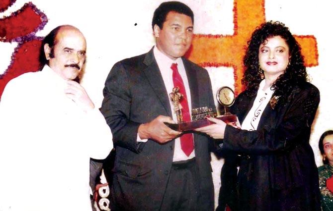 Muhammad Ali presents actress Rekha an award for her film Ganga ki Saugandh as late filmmaker Sultan Ahmed (left) looks on