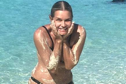 Yolanda Hadid flaunts bikini body at 52!