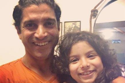 Doting dad! Farhan Akhtar shares selfie with daughter Akira