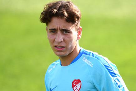 Borussia Dortmund sign Turkish young forward Emre Mor