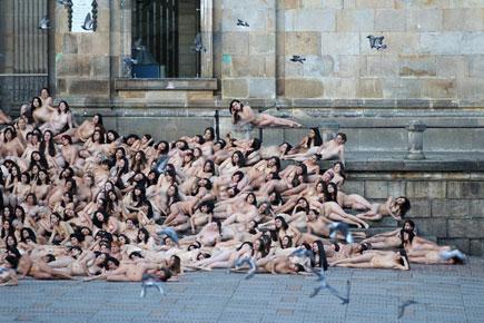 Posing nude for peace: 6,000 Colombians strip for US photographer