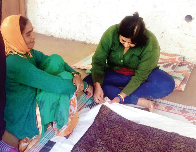 A Panchgani local teaches a participant to make Godadi quilts