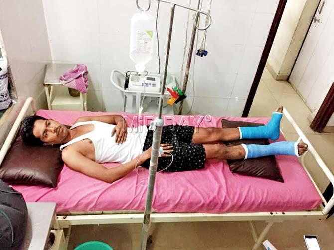 Injured Abhishek Malap’s family alleges that he was not given proper medical treatment at the hospital. Pic/Hanif Patel