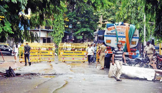 The road that has been blocked following the demolition of Ambedkar Bhavan. Pic/Suresh Karkera