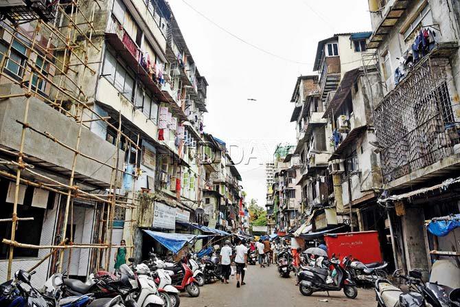 B-ward is home to 1.4 lakh people, who live in century-old buildings packed together with hardly any space in between. Many of these buildings are barely standing with the help of temporary repairs