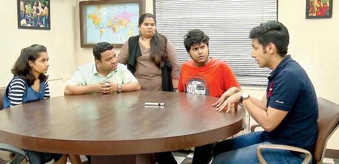 Kanan Gill (extreme right) plays Armaan Garewal, who has been sentenced  to do community service for drink driving 