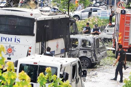 Police bus bombed in Istanbul, 11 killed