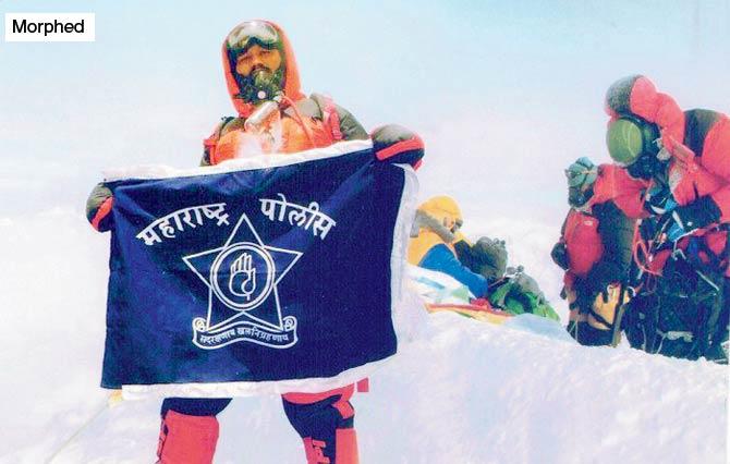 The allegedly morphed photo on the right shows Dinesh Rathod in the same setting with the Maharashtra police flag. The other climbers in the background remain the same in both photos