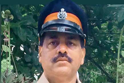 Mumbai: Out on family dinner, fearless cop rescues 85-yr-old from fire