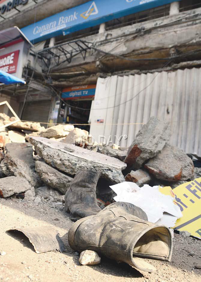 The portion of Matunga Mansion that has collapsed. Pic/Pradeep Dhivar