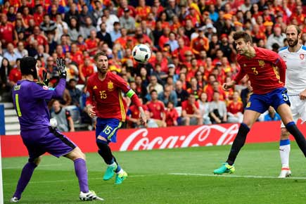 Euro 2016: Spain beat Czech as late Pique header breaks down Cech wall