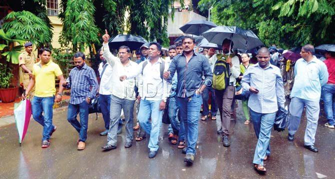 RPI members also took out a morcha from Ambedkar Bhavan to the Bhoiwada police station in protest yesterday. Pic/Datta Kumbhar