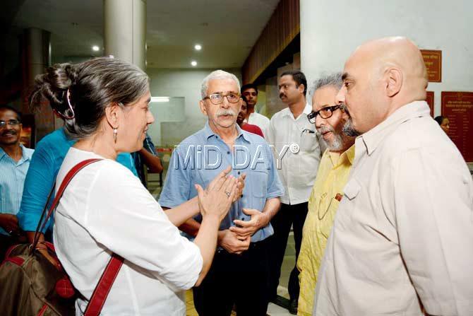 Music composer Rahul Ranade (right) and actor-director Vijay Kenkre (second right) are all ears as Ratna Pathak Shah engages them in a conversation at a memorial for Sulabha Deshpande last evening. Husband Naseeruddin Shah (centre) was also in attendance. Pic/Pradeep Dhivar