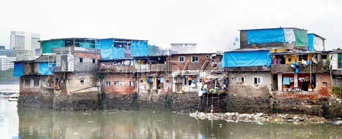 The horizontal and vertical growth of allegedly illegal slums in Machhimar Nagar No. 5 has raised Cuffe Parade residents’ hackles. Pics/Datta Kumbhar