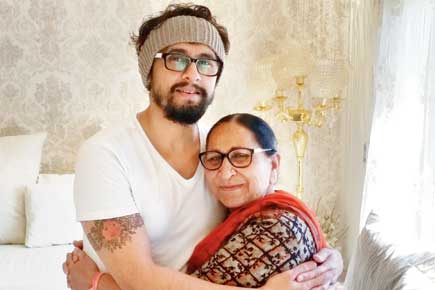 This snap of Dalbir Kaur with Sonu Nigam will warm your heart