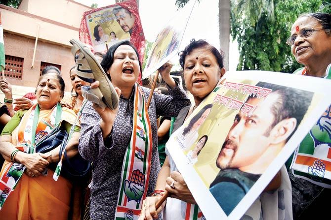 Thane Congress members agitating against Salman Khan