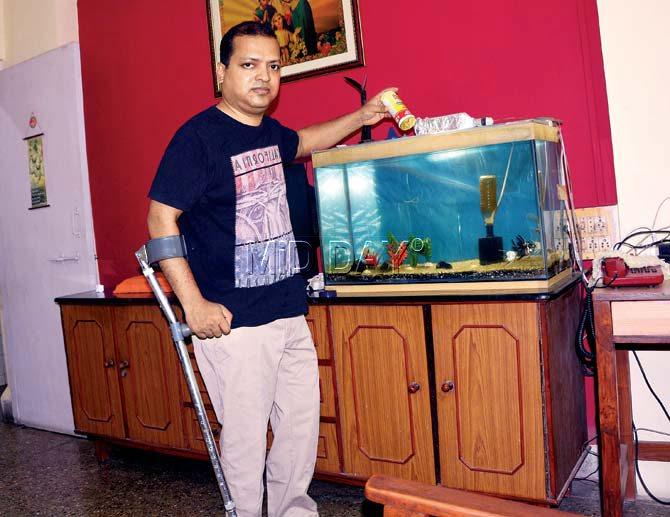 Victor Rodrigues may need a crutch to walk, but does not depend on anyone