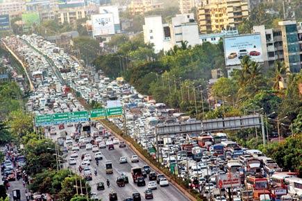 Mumbai: PWD's repair work causes a 4-km logjam on Western Express Highway