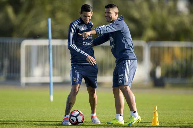Argentinian forward Sergio Aguero (R) and forward Angel Di Maria joke during a training session in Ezeiza, Buenos Aires, on May 23, 2016, in preparation for the Copa America Centenario in the United States.