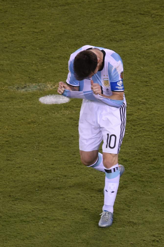 Lionel Messi in tears after losing the Copa America final