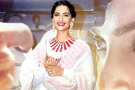 Sonam Kapoor looks elegant in traditional dress at 'Neerja' event